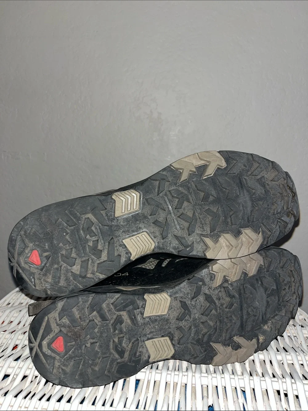 Salomon Men's Black and Gray Trail Running Shoes with Quick-Pull Lacing